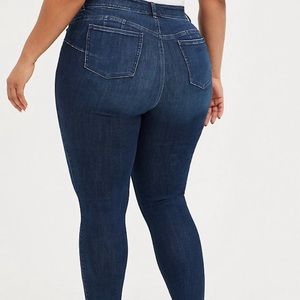 NWT Torrid Bombshell Skinny Jean XShort, size 20